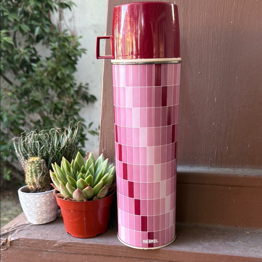 Vintage Thermos Pink and Red Mosaic Vacuum Flask hot/cold liquids eguc
